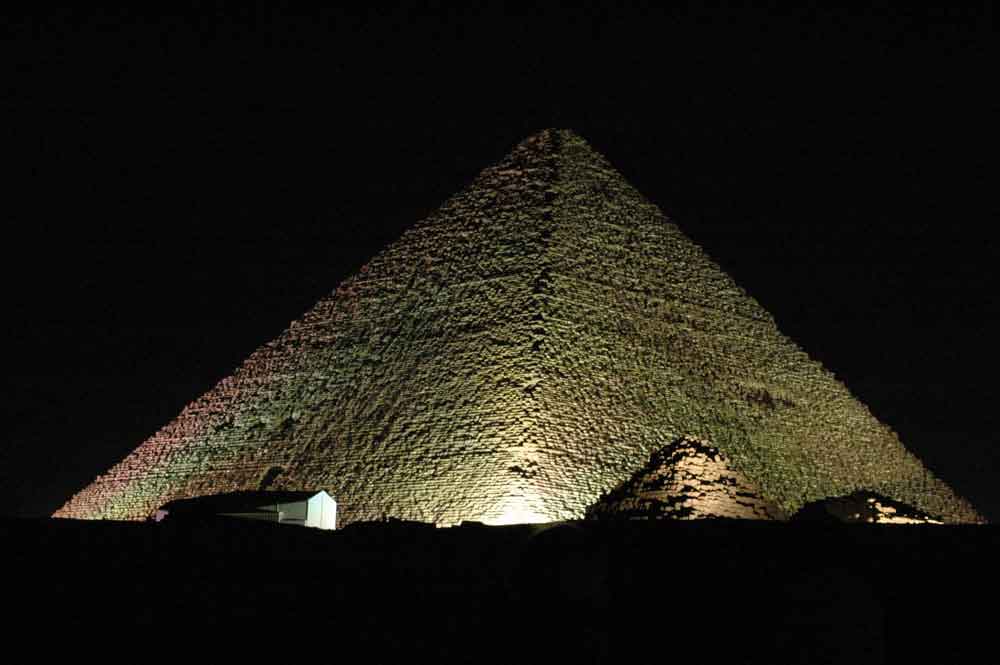 Egipto 012 - necrópolis de El Giza - pirámide de Keops.jpg
